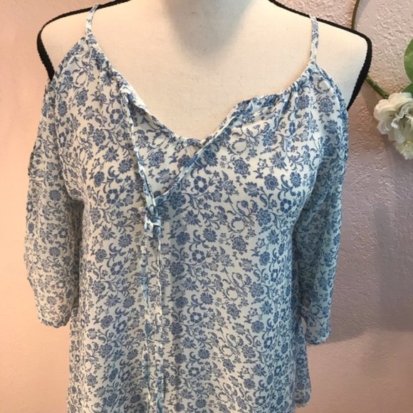 Francescas Floral Cold Shoulder Top - Picture 3 of 8